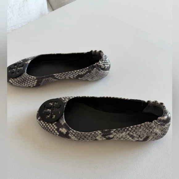 Tory Burch Reva Snakeskin Ballet Flats Size 6 Black Logo Medallion Leather